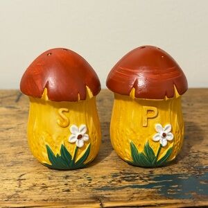 Mushroom Salt and Pepper Shakers